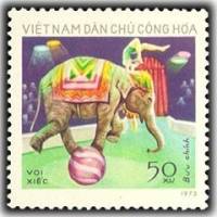 (1974-004) Марка Вьетнам "Цирковой слон"   Рабочие слоны III Θ